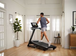 Helyes testtartás a futópadon – fuss biztonságosan és kényelmesen